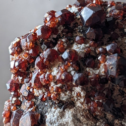 【Spessartine Garnet】１月誕生石｜スペサルティンガーネット｜原石｜中国・福建省産｜157ｇ｜鉱物標本 3枚目の画像