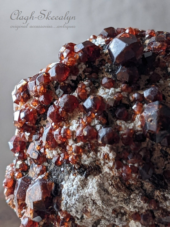 【Spessartine Garnet】１月誕生石｜スペサルティンガーネット｜原石｜中国・福建省産｜157ｇ｜鉱物標本 3枚目の画像