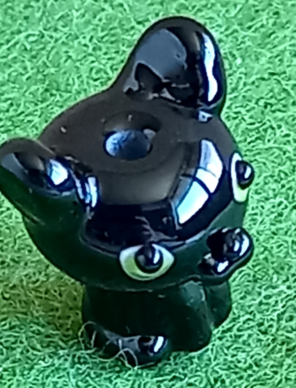 新型です(ω) とんぼ玉の黒猫 A 3枚目の画像