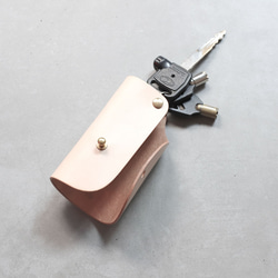 Minimal 原色植鞣牛皮革手工純銅五金鑰匙包 第3張的照片