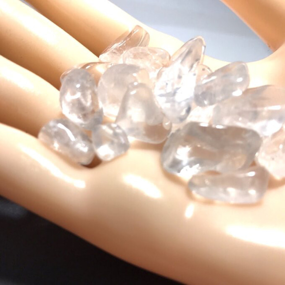 【穴無】アメリカアーカンソー水晶　中粒　さざれ　25ｇ　10-15粒 3枚目の画像