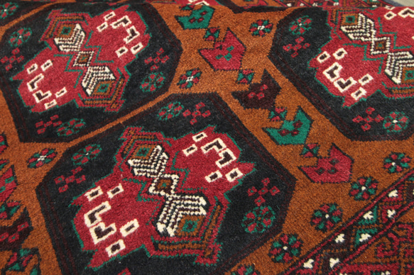メダリオンデザインのアフガン絨毯　トライバルラグ　バルーチ族　部族絨毯　オールド手織り絨毯　123x180cm　＃576 8枚目の画像