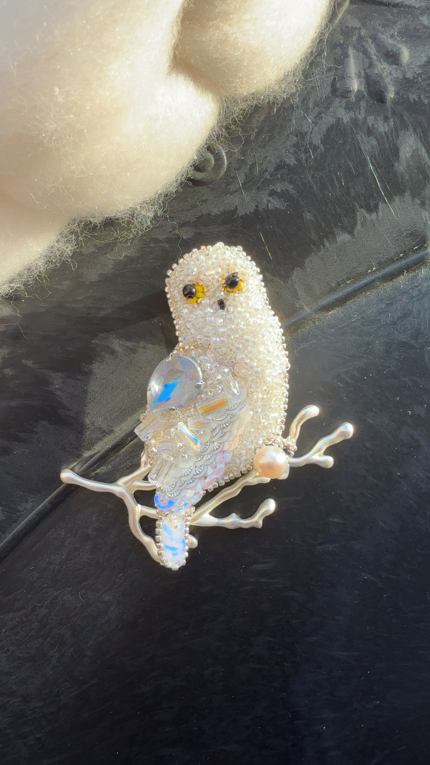 雪銀の枝とシロフクロウ 2025ver オートクチュール刺繍ブローチ