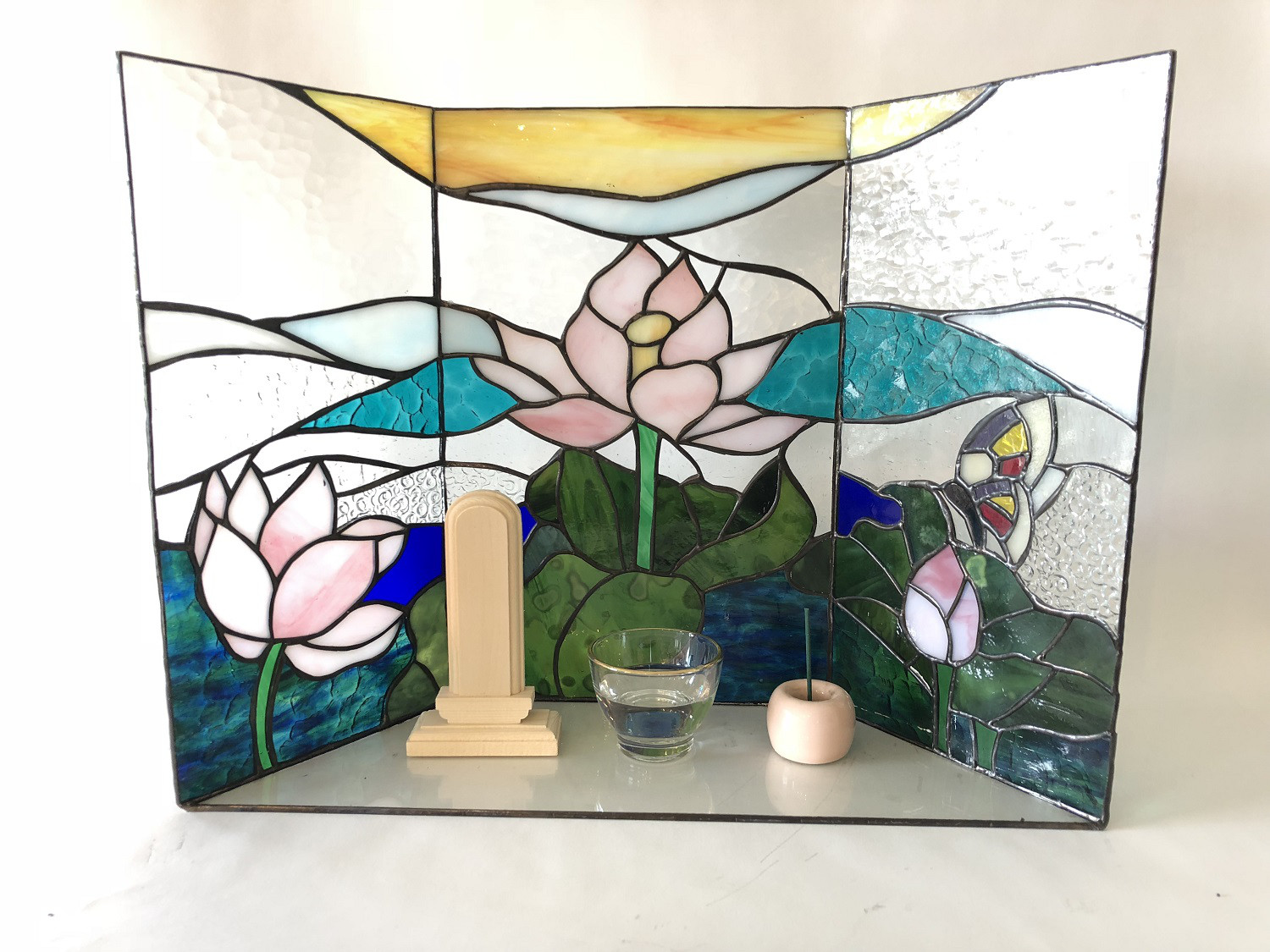 手元供養ステンドグラス仏壇-蓮と蝶蝶