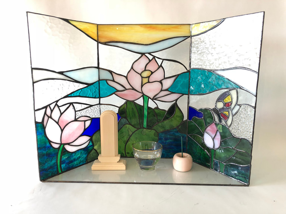 手元供養ステンドグラス仏壇-蓮と蝶蝶 1枚目の画像