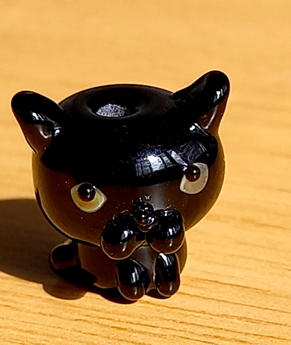 新型です(ω) とんぼ玉の黒猫 D 1枚目の画像