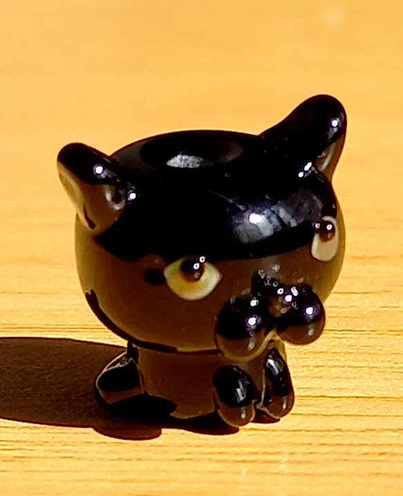 新型です(ω) とんぼ玉の黒猫 D 2枚目の画像