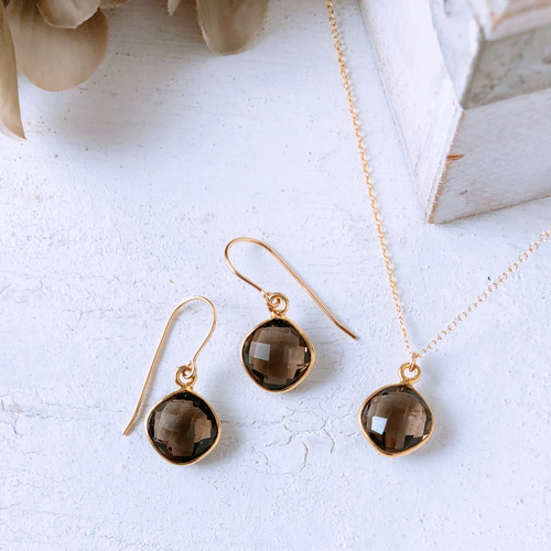 宝石質スモーキークォーツピアス/イヤリング 約12×12mm