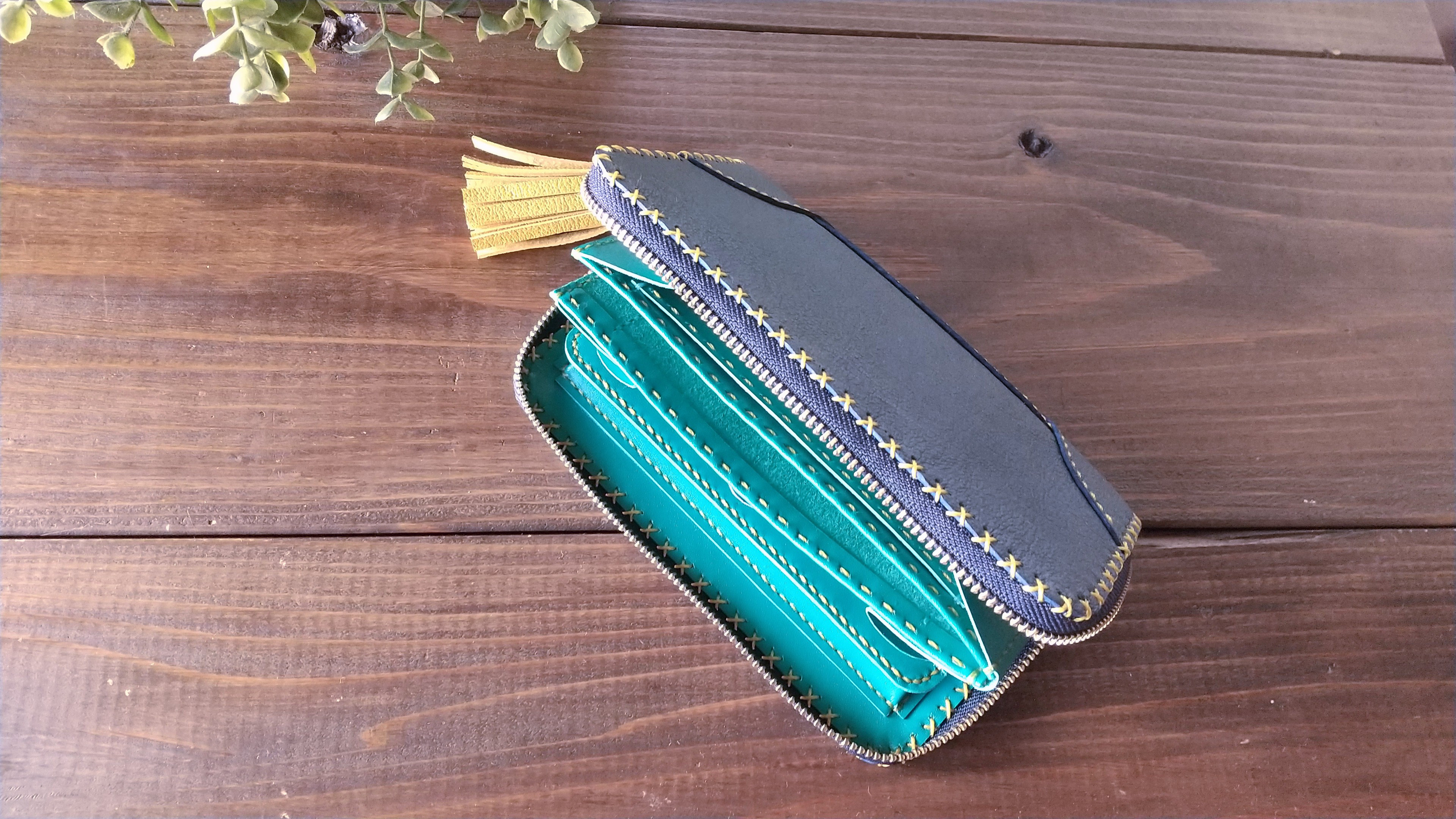 小さな長財布に大きな小銭入れ（ブルーエメラルド）