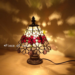 ステンドグラス花模様のランプ（ファンタジーフラワー） (LP-01-6)＜シェイド　レッド　クリーム＞ 10枚目の画像