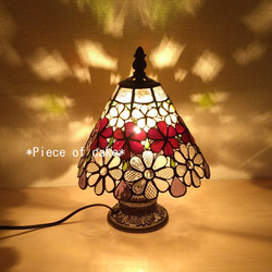 ステンドグラス花模様のランプ（ファンタジーフラワー） (LP-01-6)＜シェイド　レッド　クリーム＞ 9枚目の画像