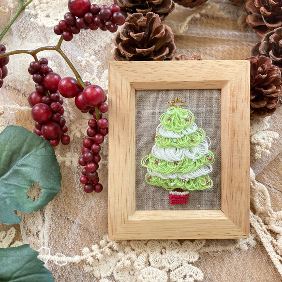 刺繍フレーム】クリスマスツリー リネン生地のデザイン刺繡額