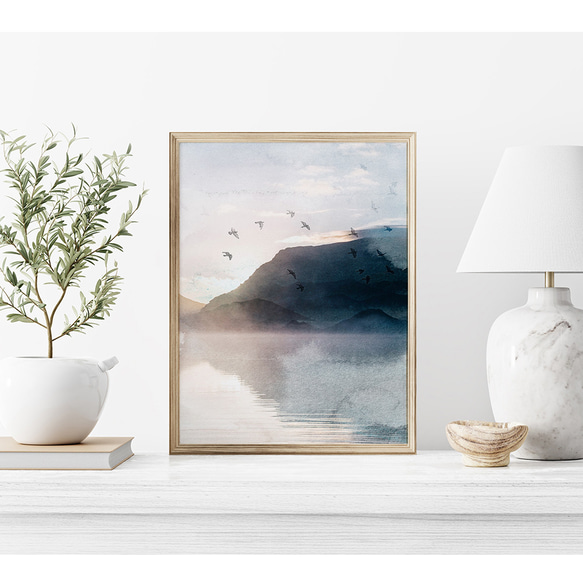 水辺の風景のポスター / i1085 /  水辺に映る山々　鳥の群れ　夜明けの景色 5枚目の画像