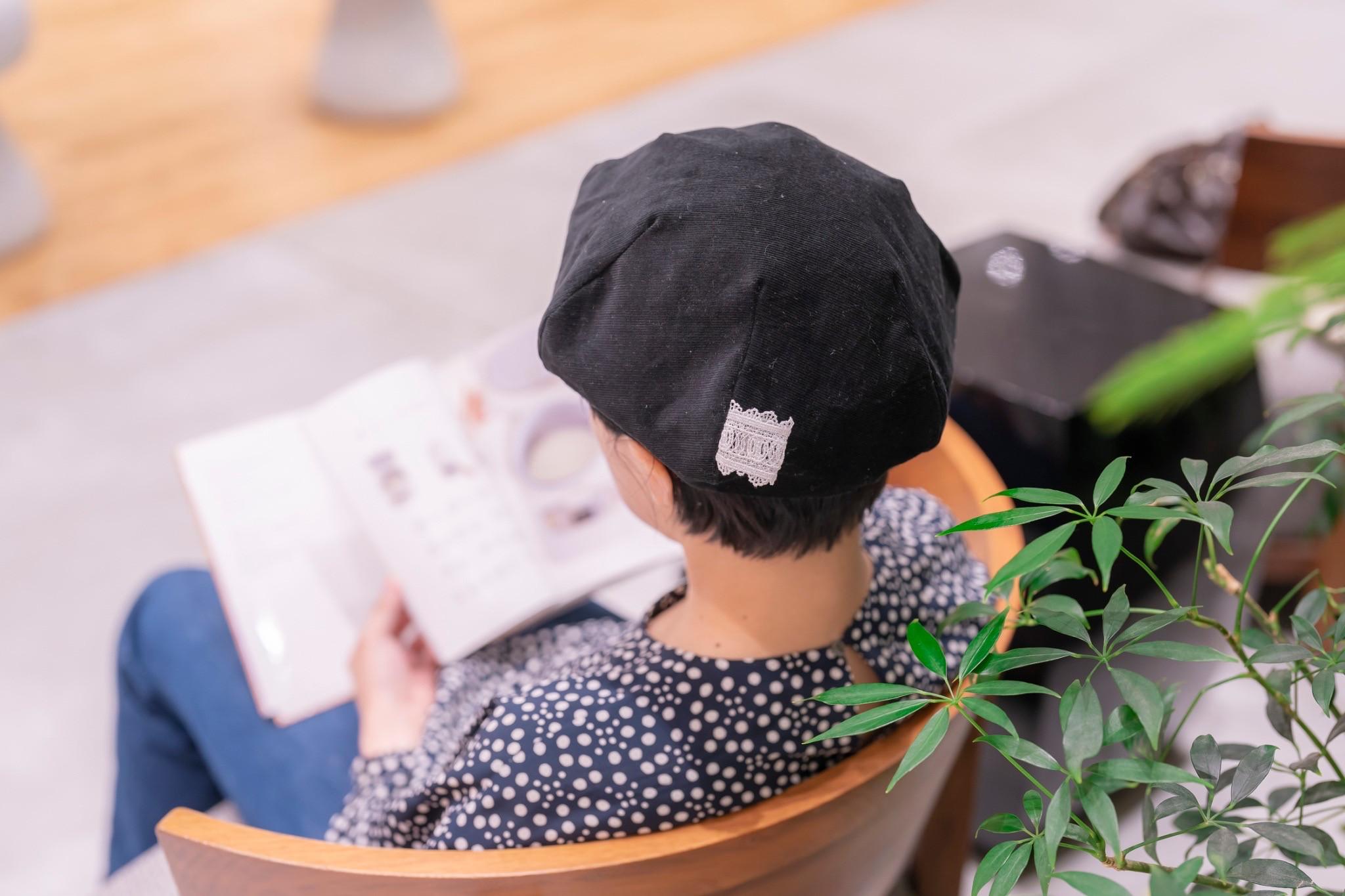 Sサイズ＊黒コーディロイのフラワーベレー　秋冬　小さめ　レース　即納