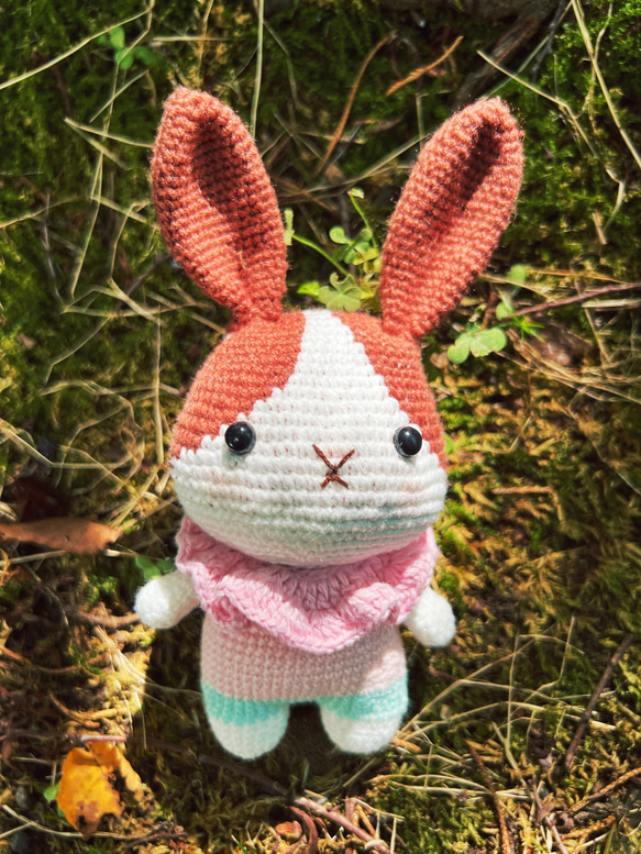 かわいいモモウサギ　兎編みぐるみ　癒し系　楽しい夏モモ変装　ストラップ/バッグチャーム/置物 4枚目の画像