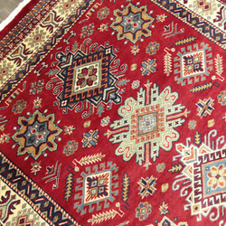 ワケアリ大特価品　カフカーズデザイン パキスタン手織り絨毯　アクセントラグ　137x201cm　＃143 3枚目の画像