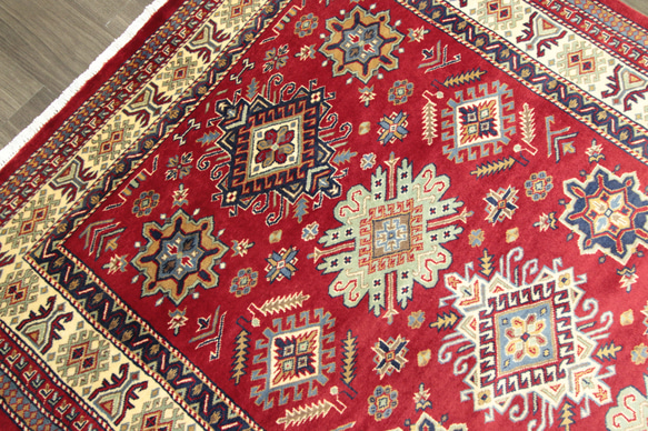 ワケアリ大特価品　カフカーズデザイン パキスタン手織り絨毯　アクセントラグ　137x201cm　＃143 3枚目の画像