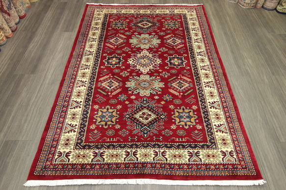 ワケアリ大特価品　カフカーズデザイン パキスタン手織り絨毯　アクセントラグ　137x201cm　＃143 1枚目の画像
