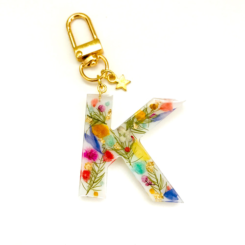 お花のイニシャルキーホルダー♪ イニシャルキーホルダー カラフルフラワー キーホルダー おしげ♡ 通販