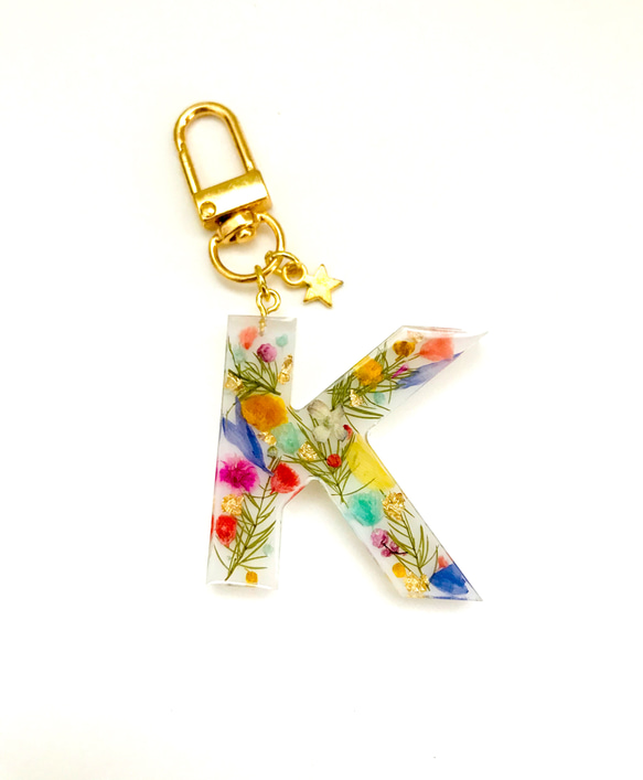 イニシャルキーホルダー カラフルフラワー キーホルダー おしげ