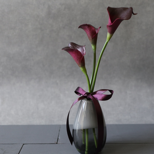 ボルドーカラーのウォーターアレンジ ドロップ型 マジカル