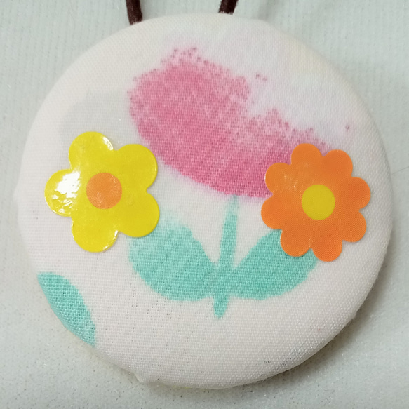 ハンドメイド くるみボタン ヘアゴム かわいい キュート シンプル お花 ホワイト 2枚目の画像
