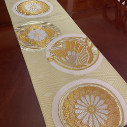 豪華刺繍の袋帯で作った正絹テーブルランナー1653 4枚目の画像