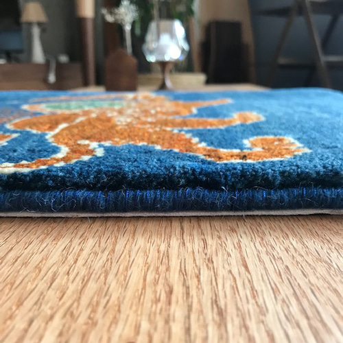 o*)様 ギャッベ ○送料無料○ギャッベ【60×40】No.549（ライオンギャッベ～剣を持つ