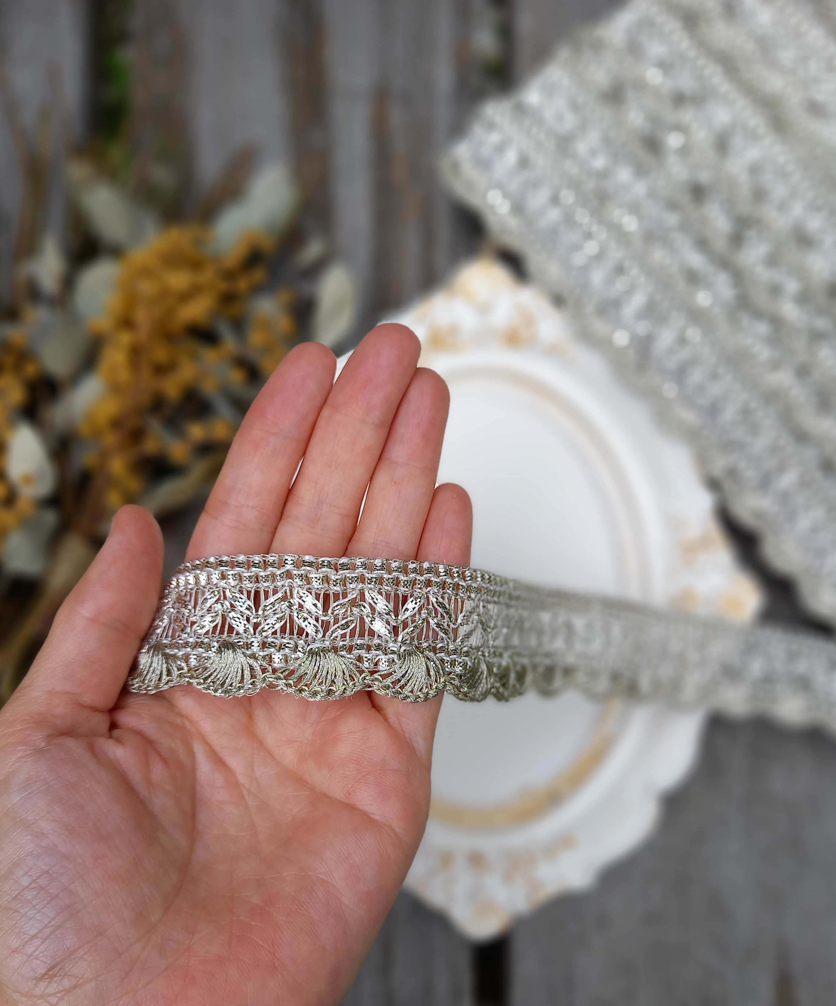 no.31 ハンドメイド　お花の刺繍リボンとフリンジのヘアアクセサリー✩.*˚ no.31 ハンドメイド お花の刺繍リボンとフリンジのヘアアクセサリー✩.*˚