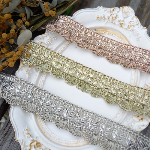 no.31 ハンドメイドお花の刺繍リボンとフリンジのヘアアクセサリー✩.*˚