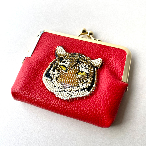 ビーズ刺繍】虎のにらみ♡がま口財布 赤 ICカード 二つ折りの ビーズ刺繍】虎のにらみ♡がま口財布 赤 ICカード 二つ折りの