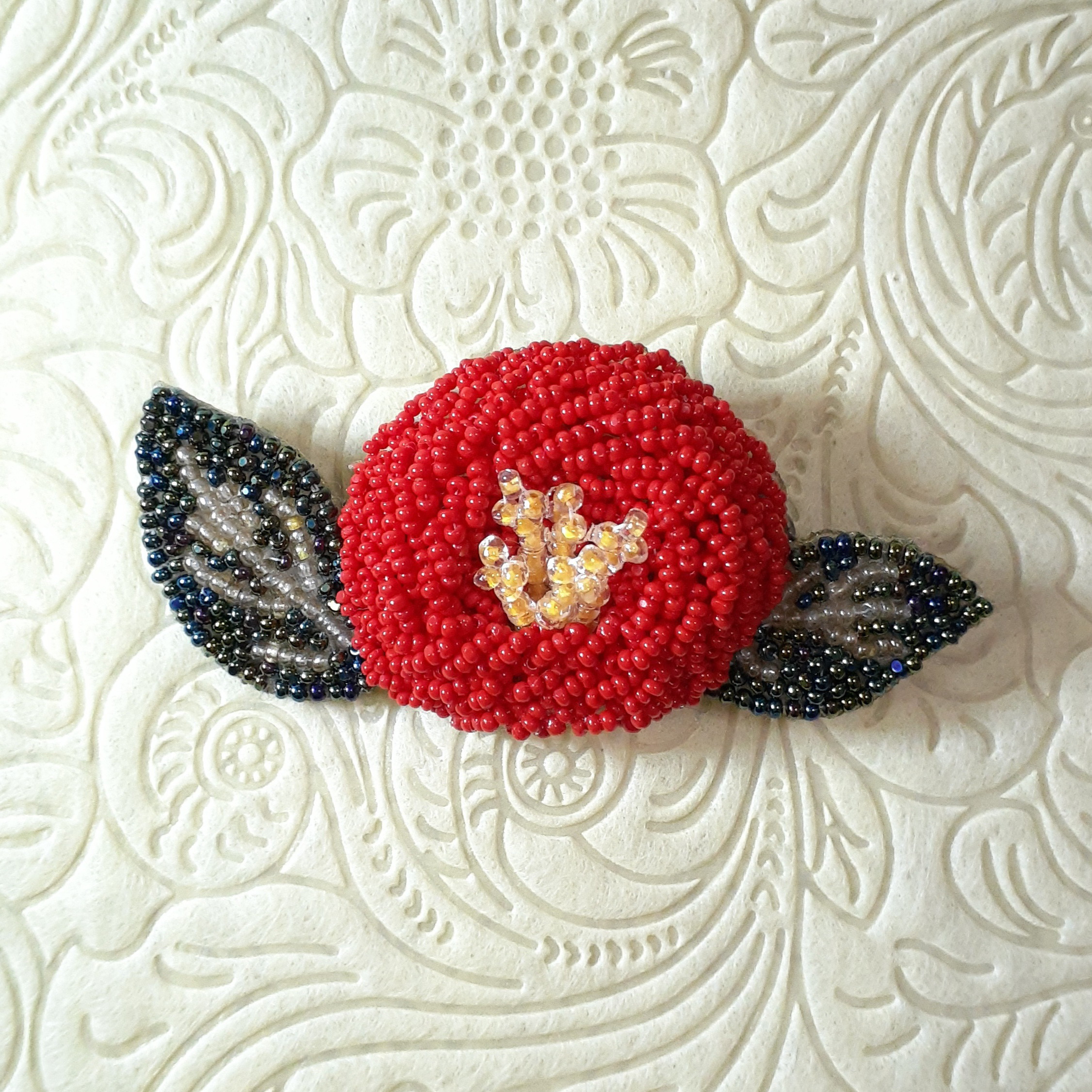 琳派 椿のブローチ(陣屋の椿) ＊オートクチュールビーズ刺繍