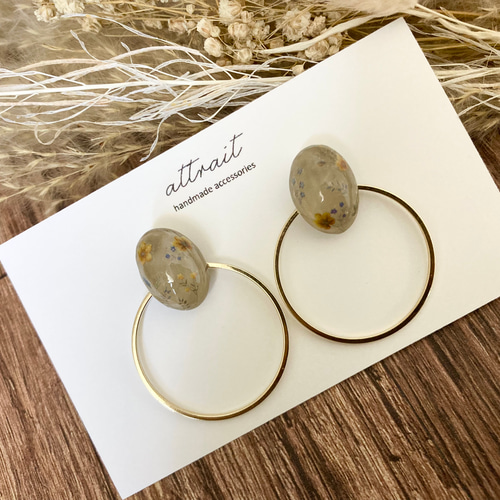 ドーム型花柄2wayレジンピアス ピアス（スタッド・一粒） attrait 通販 