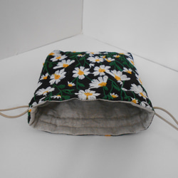お花の刺繍生地の巾着とポーチセット　　アイボリー　黒 7枚目の画像