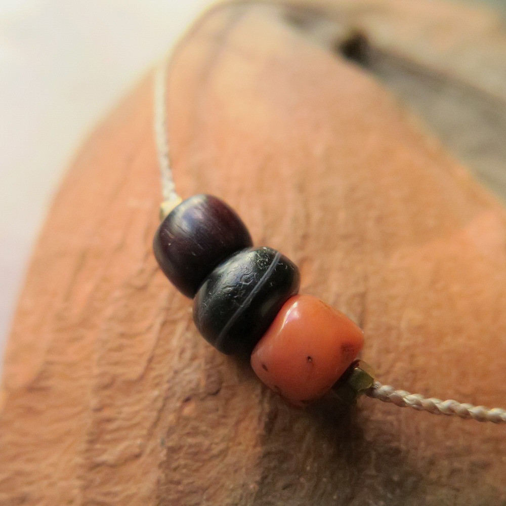 アンティーク　薬師珠　＆　珊瑚　＆　紫檀　＋　オリッサブラス　＆　グーズベリー　ブレスレット　千世 chitose