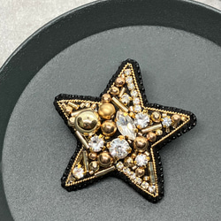 ビーズ刺繍ブローチ　大人　スター　キラキラビジュー　ブラック×ゴールド　星 2枚目の画像