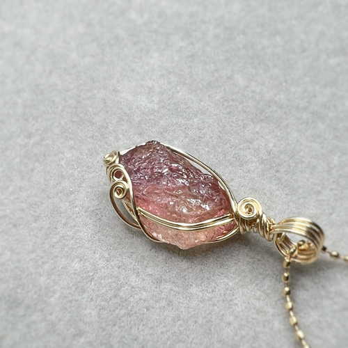 トルマリンの原石ペンダントトップ✨ワイヤーラッピング✨14kgf