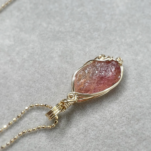 トルマリンの原石ペンダントトップ✨ワイヤーラッピング✨14kgf