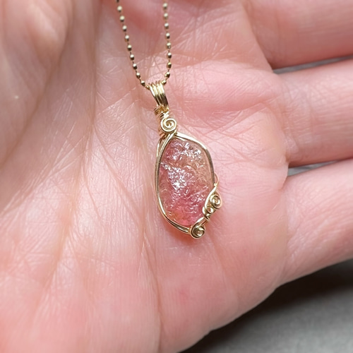 デマントイド原石×マリガーネットのペントップ　14kgfワイヤーラップ ウェロ オパール 原石 鉱物 ペンダントトップ ワイヤーラッピング