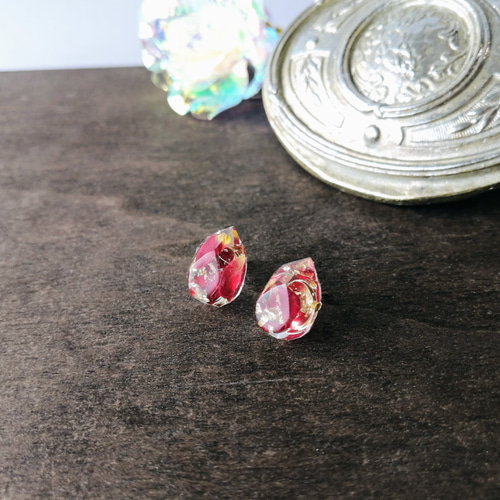 薔薇のミニカット宝石ピアス / レジン / フラワー ピアス（スタッド 