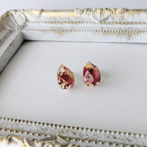 薔薇のミニカット宝石ピアス / レジン / フラワー ピアス（スタッド 