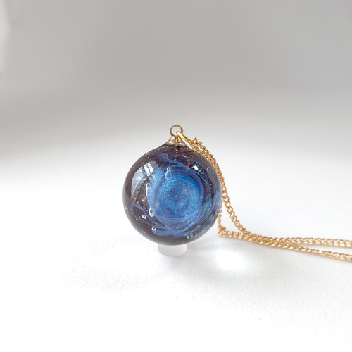 No.597  球体　ネックレス　レジン　雲レジン  レジンアート　宇宙玉 No.597 球体 ネックレス レジン 雲レジン レジンアート 宇宙玉