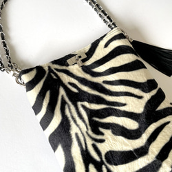 ★大人気★2wayゼブラ柄フェイクファー薄型トート／選べるストラップ＆内布／サコッシュ 9枚目の画像