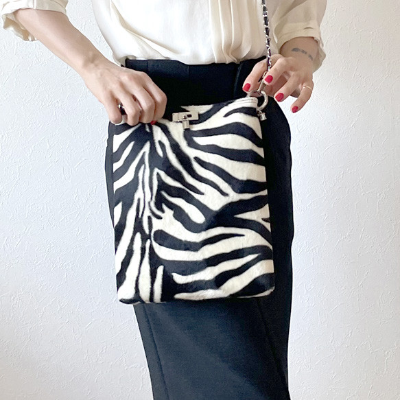 ★大人気★2wayゼブラ柄フェイクファー薄型トート／選べるストラップ＆内布／サコッシュ 11枚目の画像
