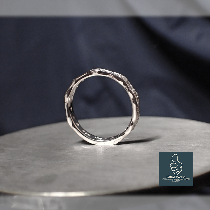 洗練されたシルバーデザインリング エタニティリング 模造ダイヤ キュービック シルバー925 柔らかフォルム サイズあり