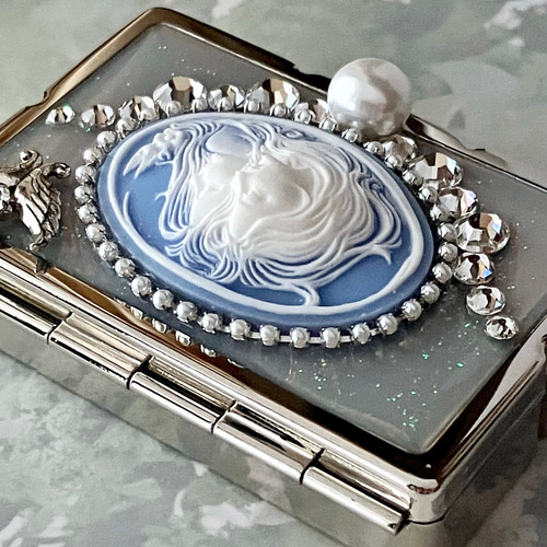 美麗双子カメオ キラキラピルケース パール 高級クリスタル