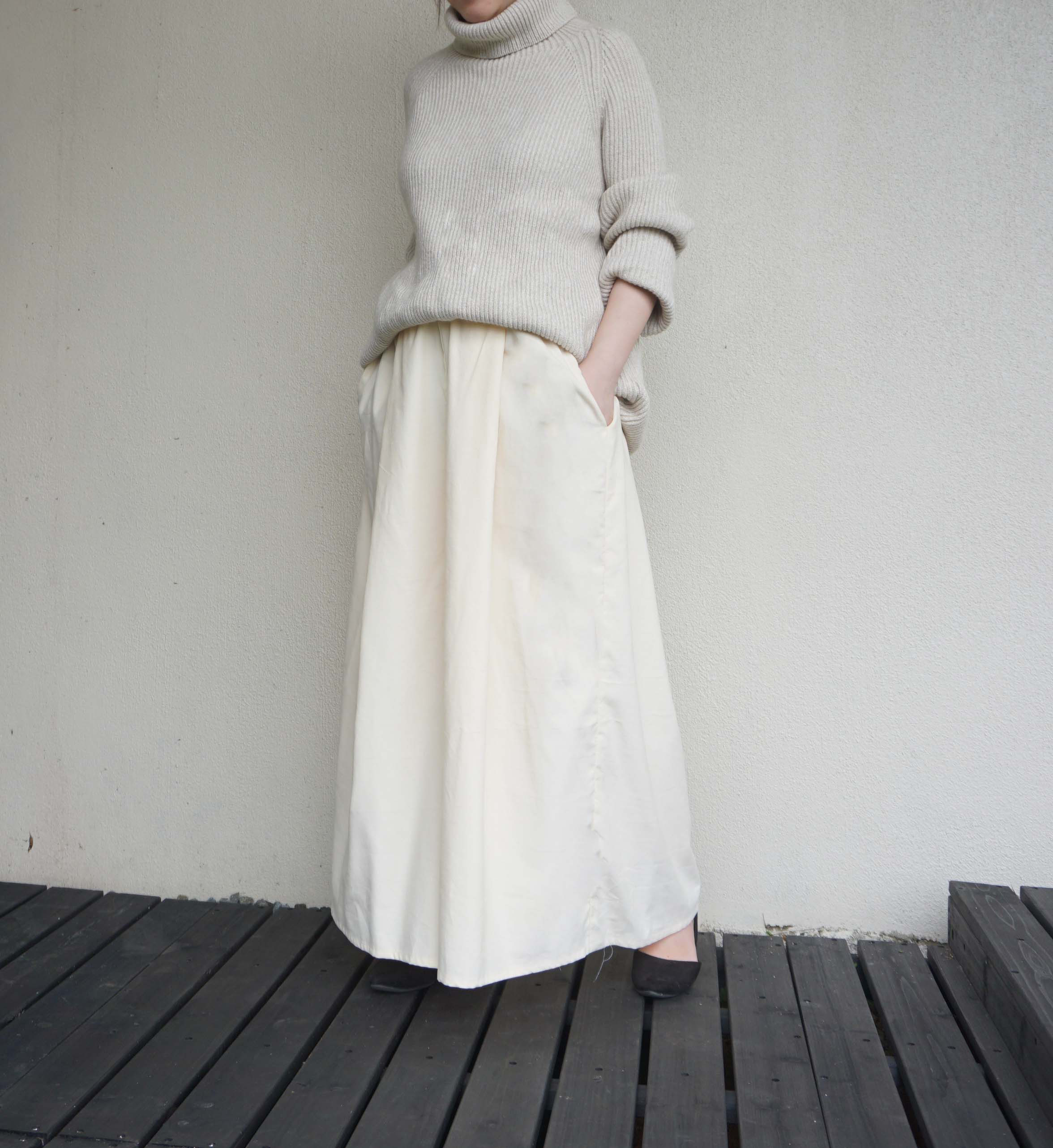 オフホワイトコーデュロイワイドパンツ