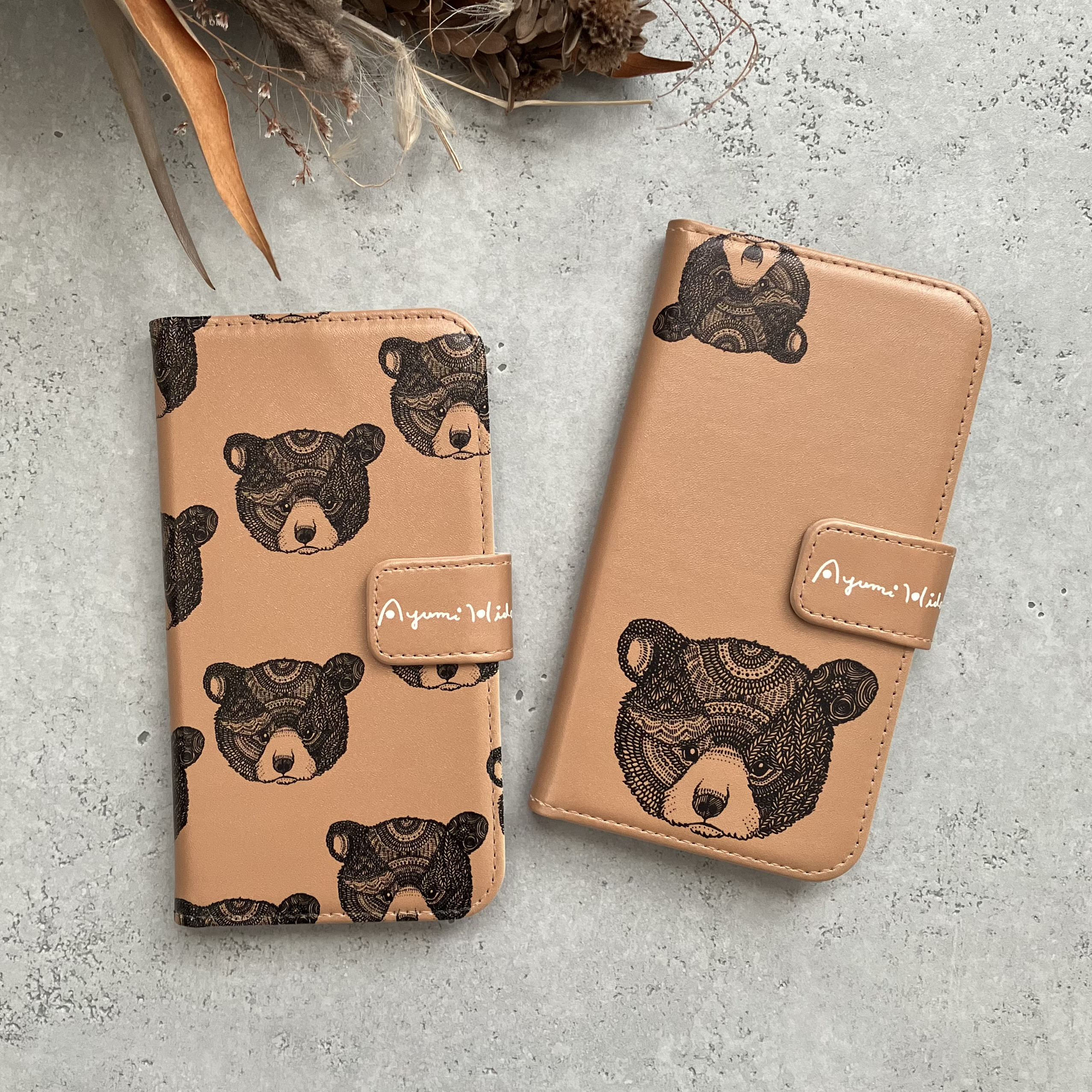 クマの 秋色 手帳型スマホケース＼iPhoneのみ対応／[特集掲載