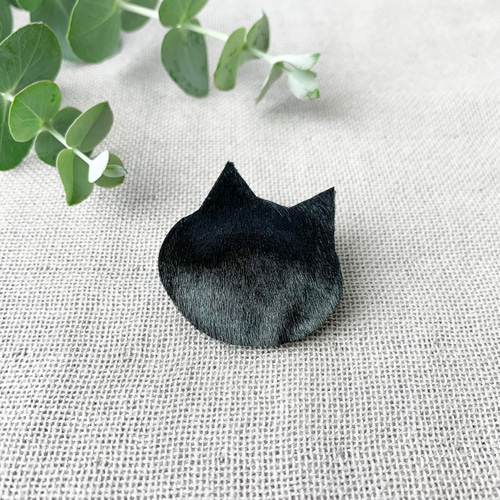 ハラコ ふっくら猫 本革ブローチ 黒 ブローチ Z-chan(じいちゃん