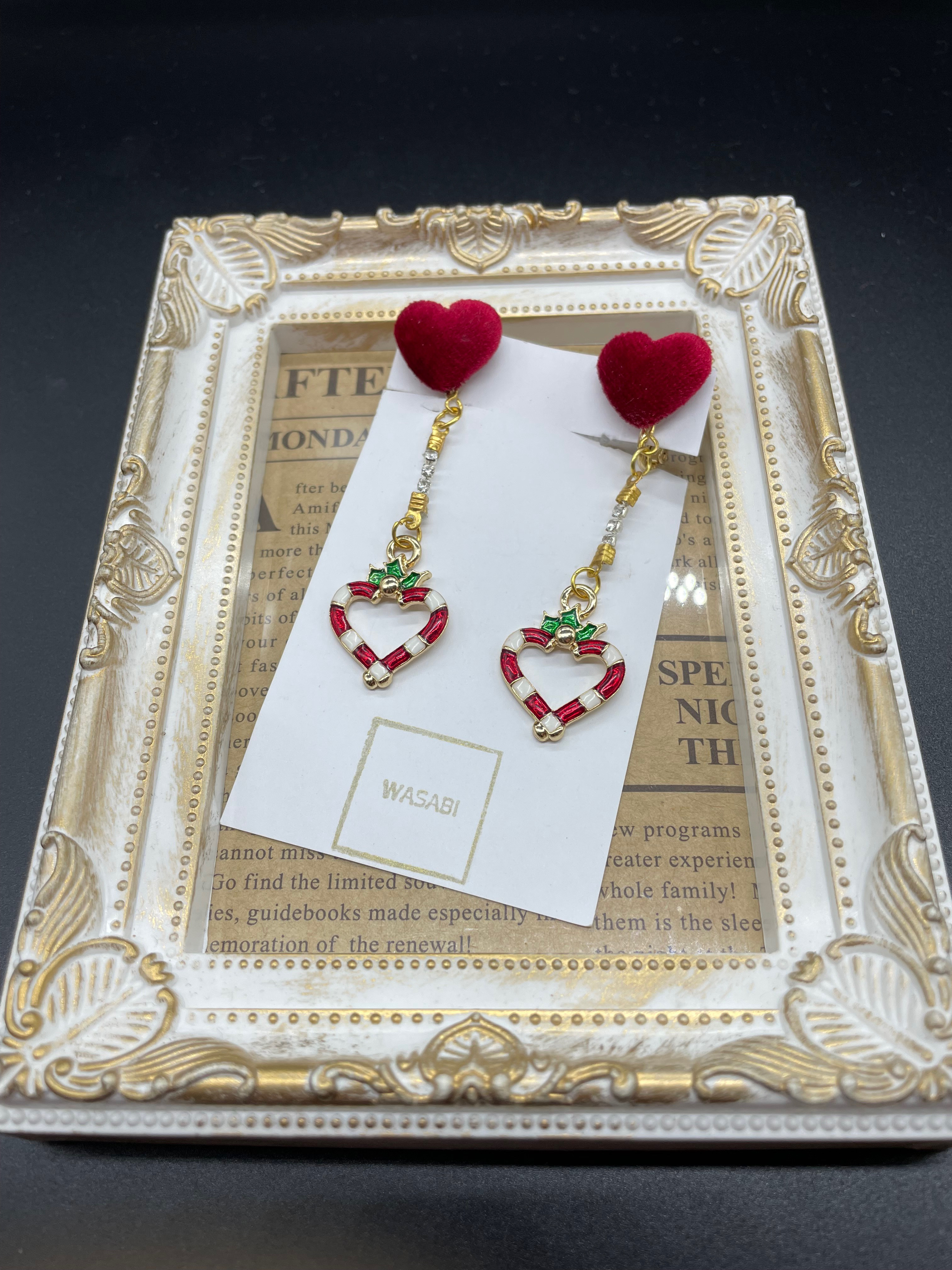 （クリスマス）（送料無料）ベロアレッドハートカボションとラインストーンとハートのイヤリング 4,620円